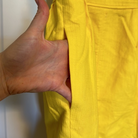 Bright yellow shell dress with pockets - Picture 3 of 3